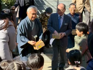 若宮神社にて豆まきを奉仕